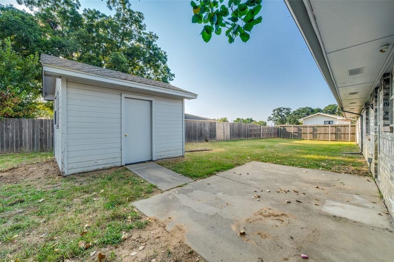 101 Sara Court, Collinsville TX 76233 - Photo 22