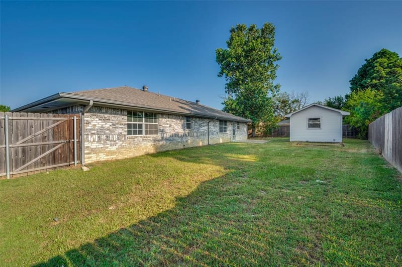 101 Sara Court, Collinsville TX 76233 - Photo 24