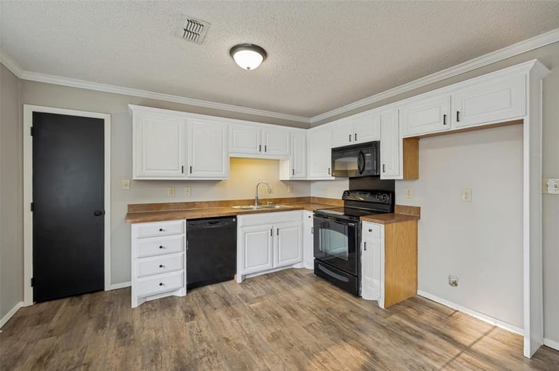 101 Sara Court, Collinsville TX 76233 - Photo 8