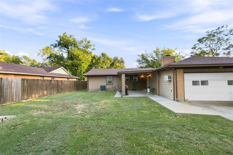 111 W Kenwood Drive, Garland TX 75041 - Photo 14