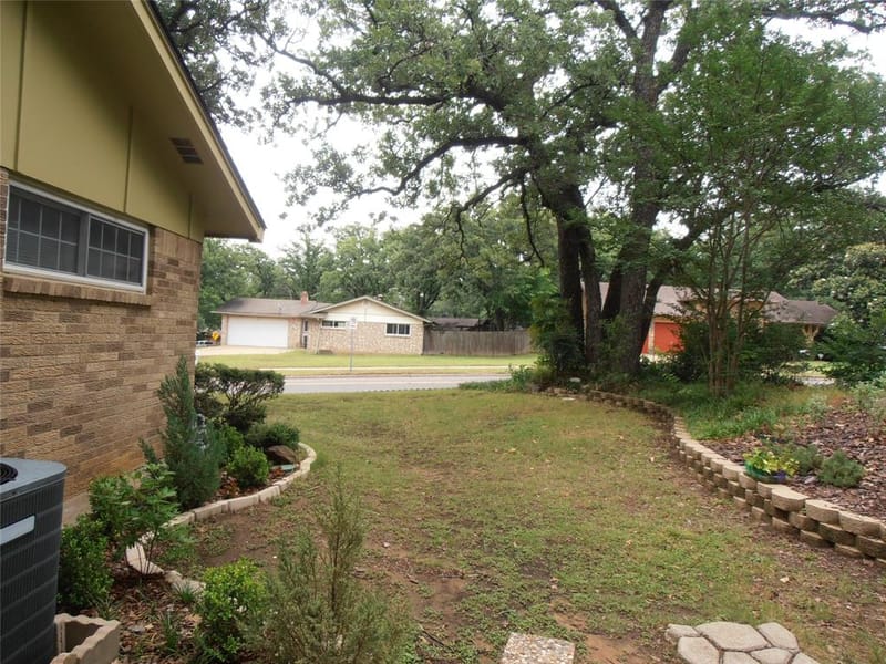 2911 Norwood Lane, Arlington TX 76013 - Photo 9
