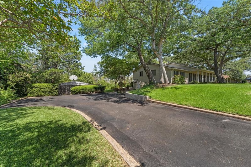 1300 Circlewood Drive, Woodway TX 76712 - Photo 35