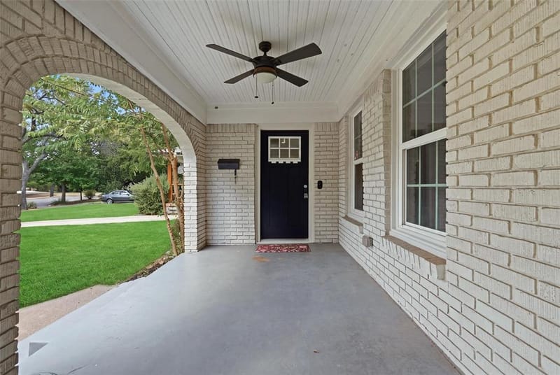 1319 Lansford Avenue, Dallas TX 75224 - Photo 2