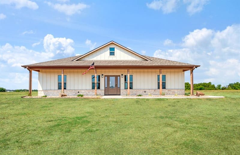 225 Private Road 33083, Sumner TX 75486