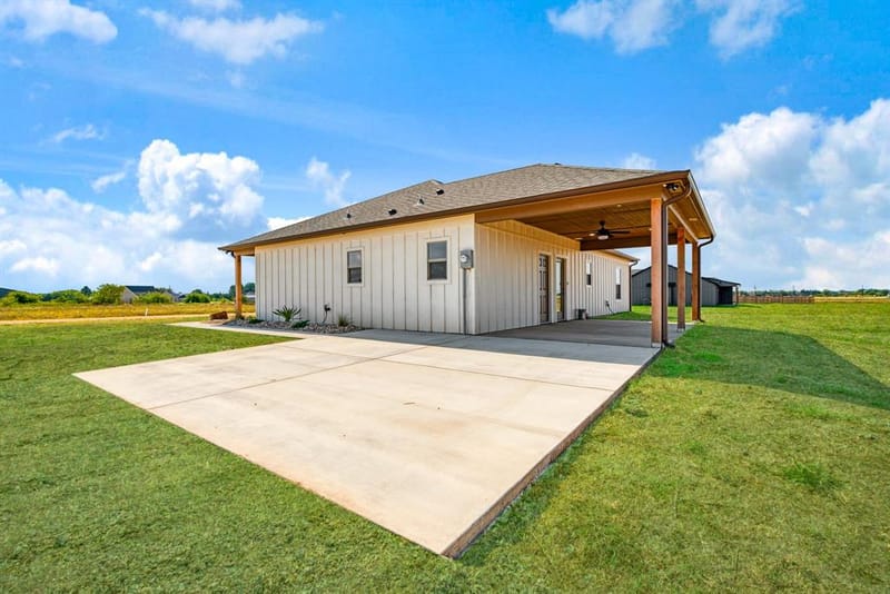 225 Private Road 33083, Sumner TX 75486 - Photo 18