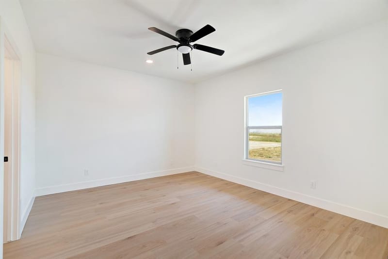 225 Private Road 33083, Sumner TX 75486 - Photo 11