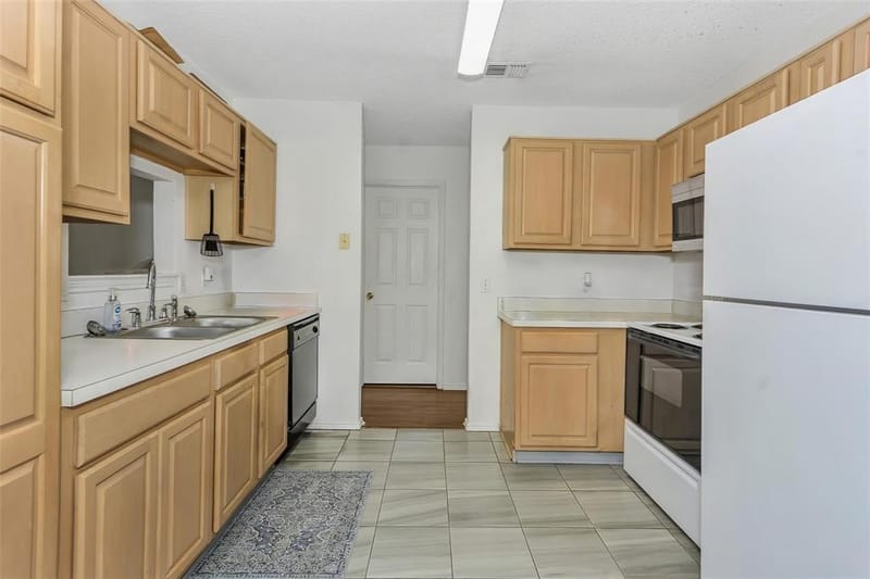 202 Lancelot Drive, Weatherford TX 76086 - Photo 7