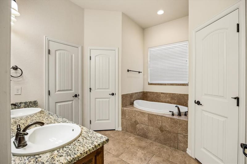 122 Donna Circle, Granbury TX 76049 - Photo 18
