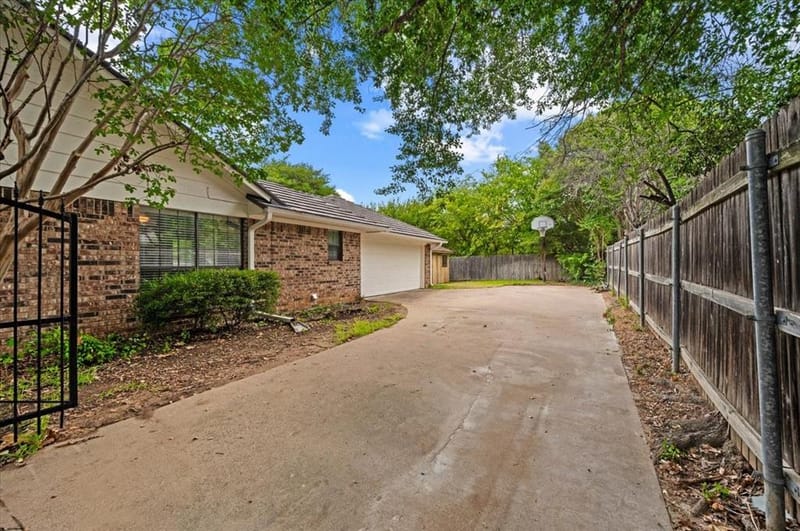 4604 Clay Court Lane, Arlington TX 76017 - Photo 4