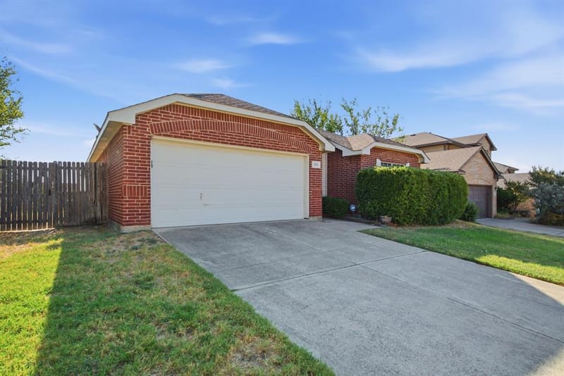 4816 Barnhill Lane, Fort Worth TX 76135