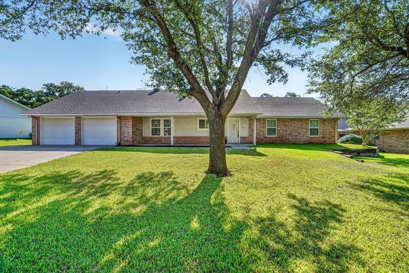 215 Mistletoe Lane, Keene TX 76059
