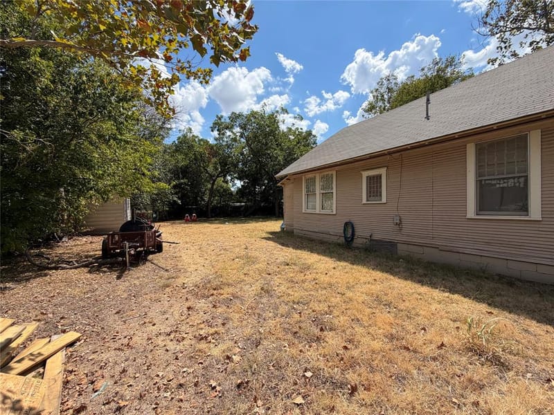 803 W Lone Star Avenue, Cleburne TX 76033 - Photo 16