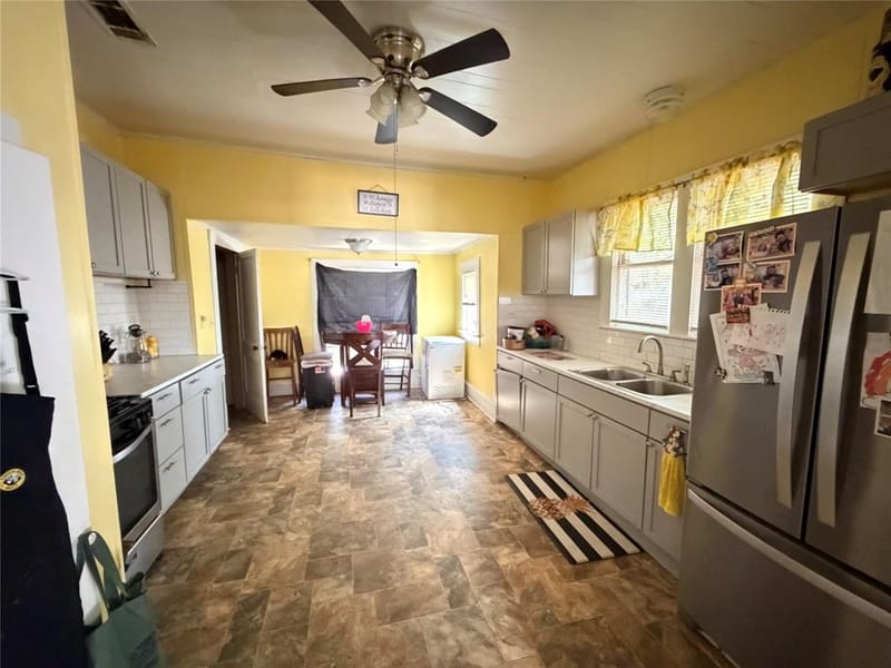 803 W Lone Star Avenue, Cleburne TX 76033 - Photo 9