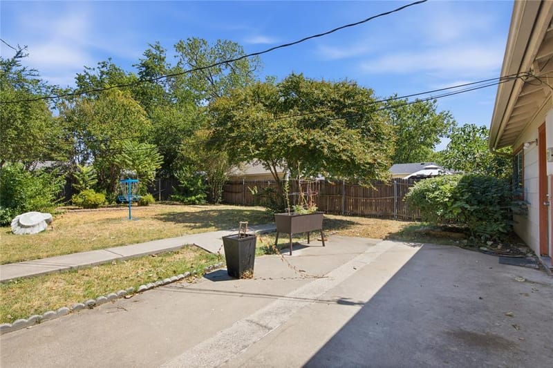 740 Thomas Avenue, Hurst TX 76053 - Photo 14