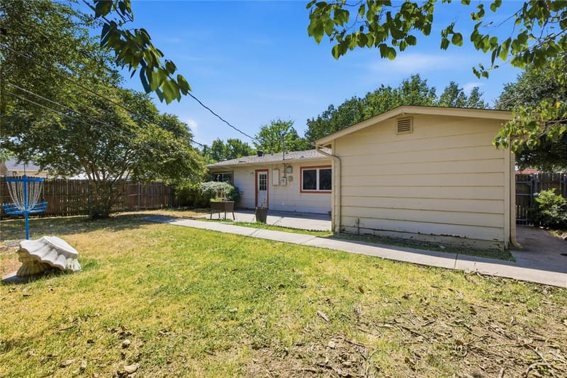 740 Thomas Avenue, Hurst TX 76053 - Photo 15