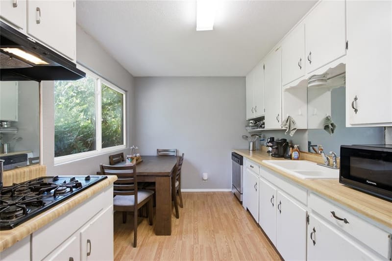 740 Thomas Avenue, Hurst TX 76053 - Photo 8