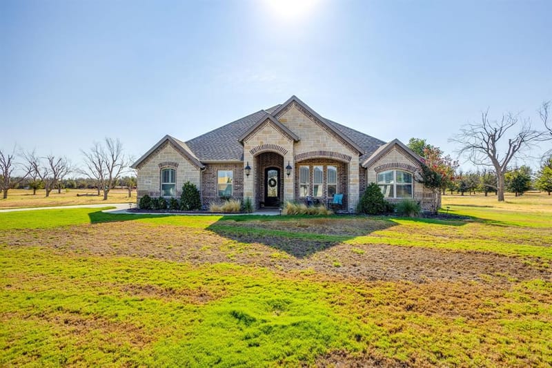 1136 Tremont Lane, Granbury TX 76049