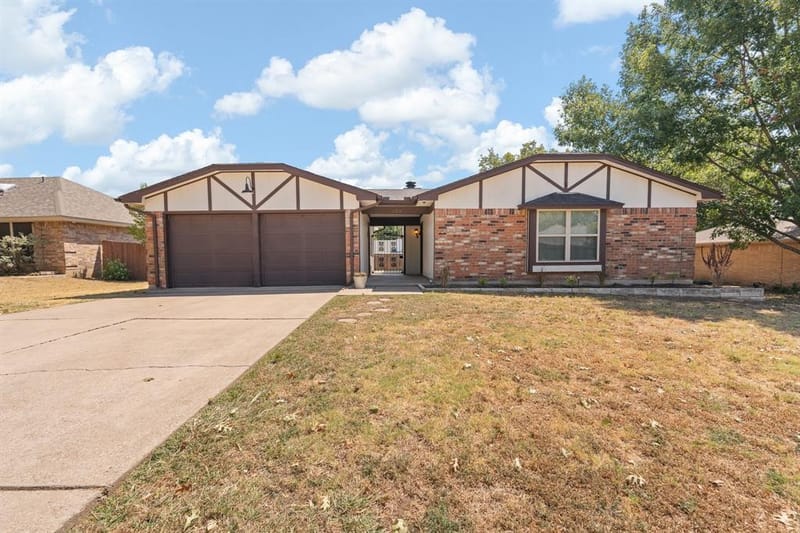433 Black Oak Lane, Burleson TX 76028