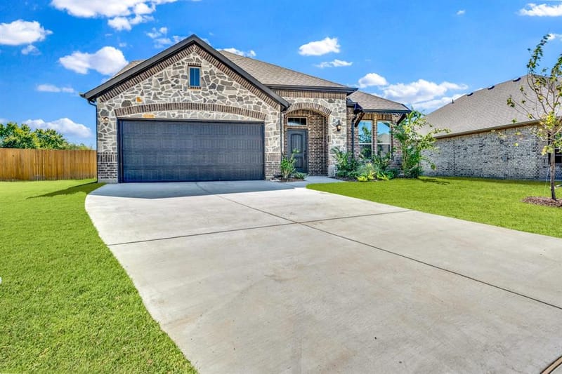 303 Maltese Drive, Red Oak TX 75154 - Photo 2