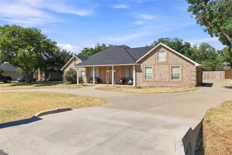 9014 Woodlawn Drive, Granbury TX 76049 - Photo 2