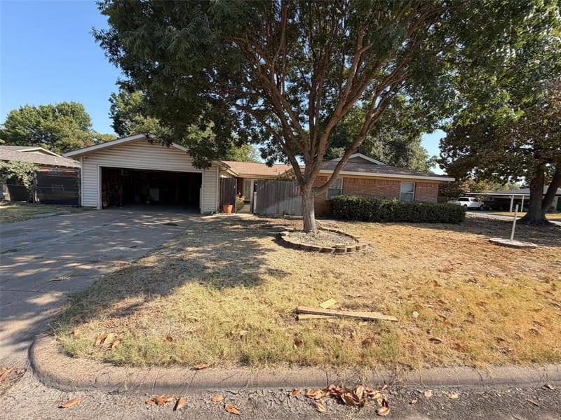 2121 Elton Road, Haltom City TX 76117