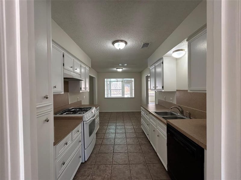 7229 Martha Lane, Fort Worth TX 76112 - Photo 19