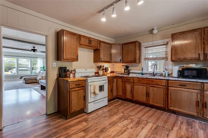 228 W Archer Street, Jacksboro TX 76458 - Photo 7