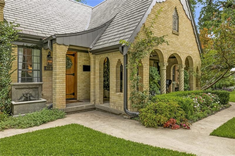 608 Monte Vista Drive, Dallas TX 75223 - Photo 2