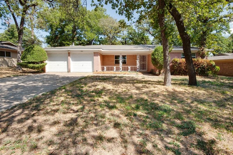 608 Woodcrest Drive, Hurst TX 76053