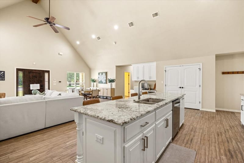 4100 Apache Trail Court, Granbury TX 76048 - Photo 12