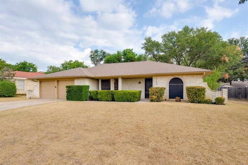 3204 Ashford Avenue, Fort Worth TX 76133 - Photo 2