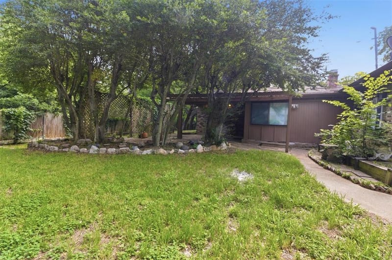 2703 Oak Cliff Lane, Arlington TX 76012 - Photo 17