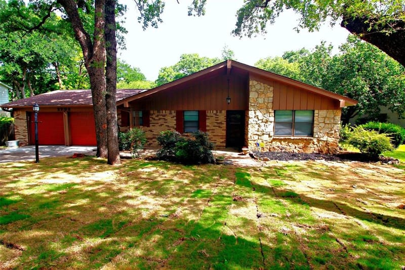 2703 Oak Cliff Lane, Arlington TX 76012