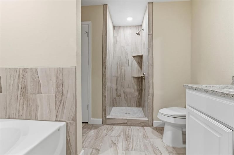 2703 Oak Cliff Lane, Arlington TX 76012 - Photo 9