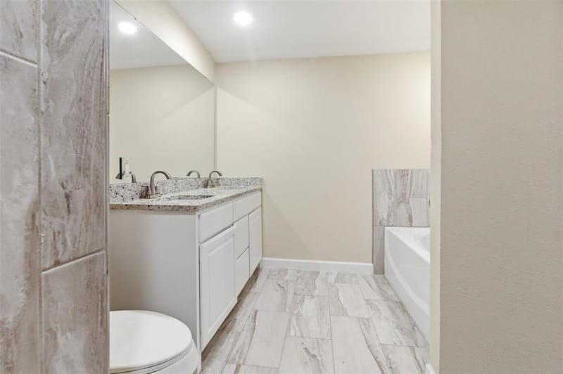 2703 Oak Cliff Lane, Arlington TX 76012 - Photo 10