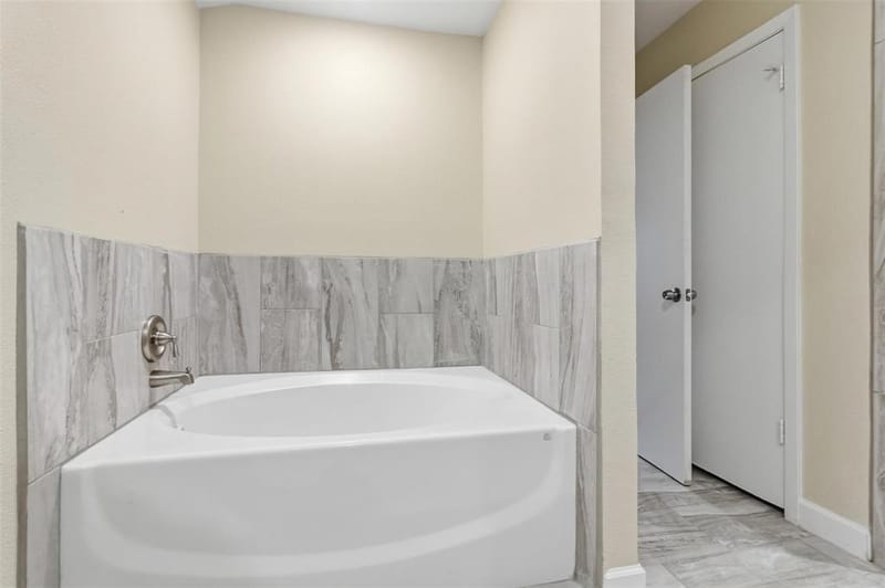 2703 Oak Cliff Lane, Arlington TX 76012 - Photo 11