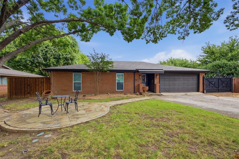 917 E Worth Street, Grapevine TX 76051 - Photo 2