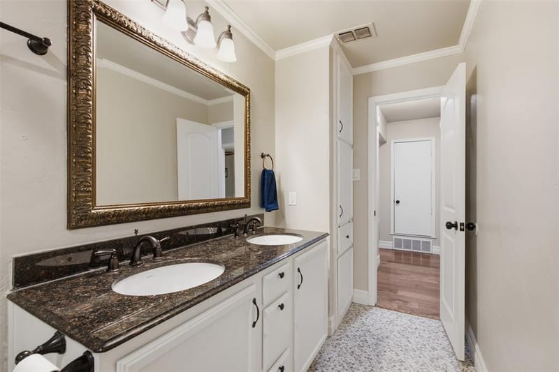 917 E Worth Street, Grapevine TX 76051 - Photo 20
