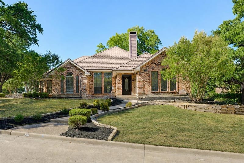 716 Ashley Drive, Hurst TX 76054