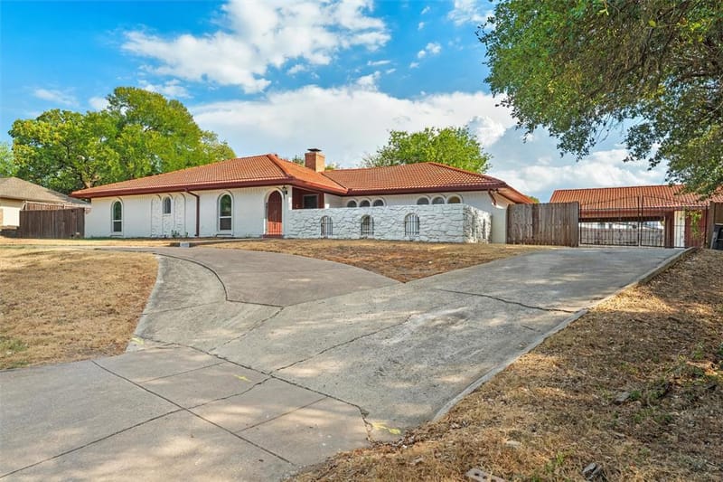 6020 Lantana Lane, Fort Worth TX 76112 - Photo 2