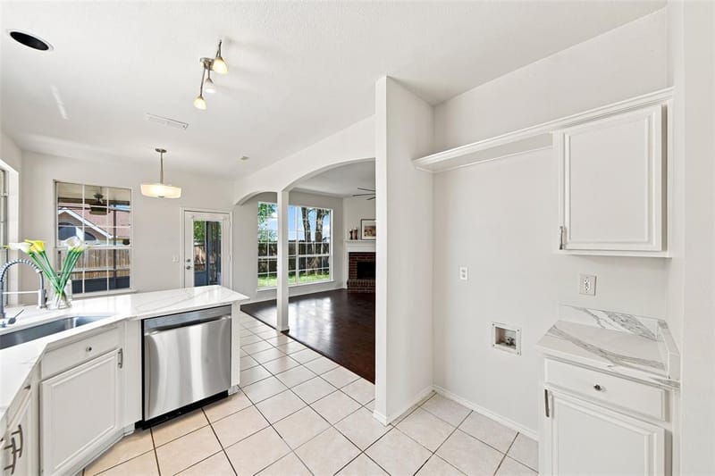 337 Bluewood Lane, Lake Dallas TX 75065 - Photo 4