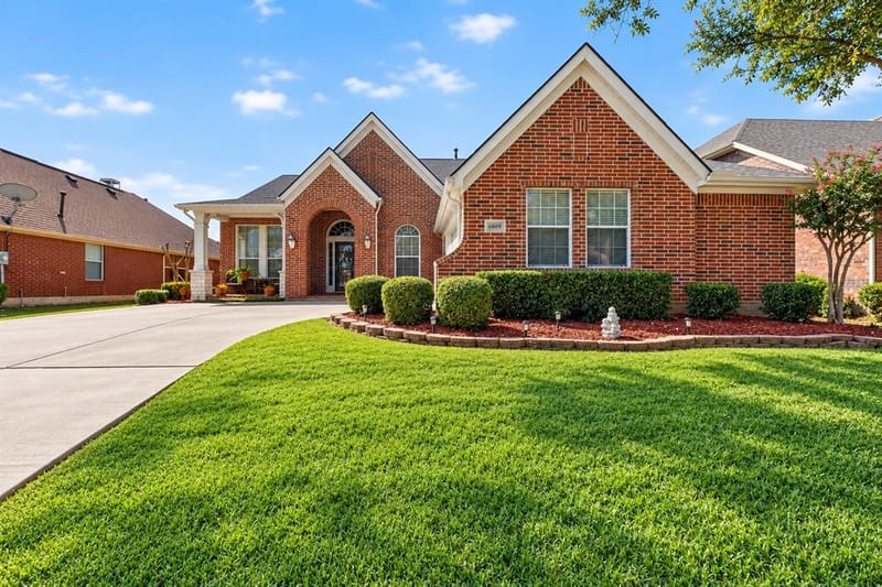 6869 Cape Cod Drive, Grand Prairie TX 75054
