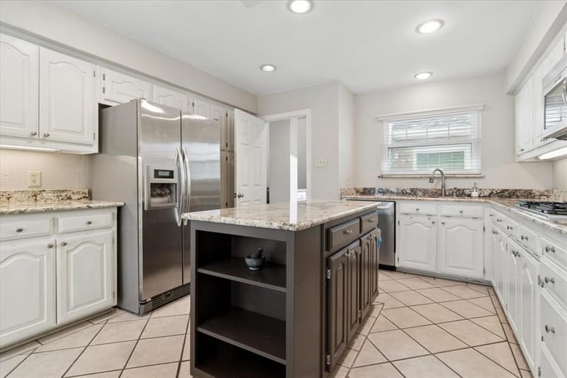 924 McCoy Drive, Irving TX 75062 - Photo 6