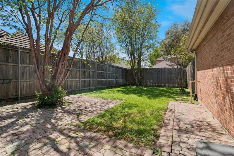 924 McCoy Drive, Irving TX 75062 - Photo 32