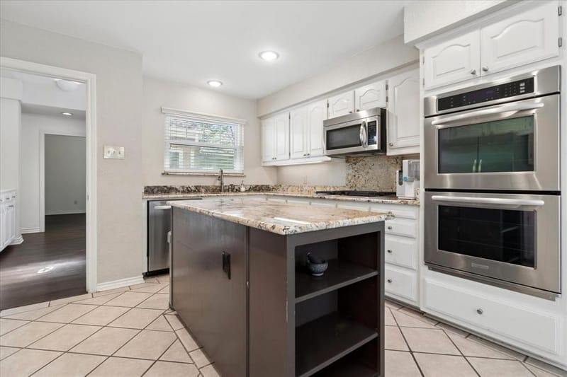 924 McCoy Drive, Irving TX 75062 - Photo 5