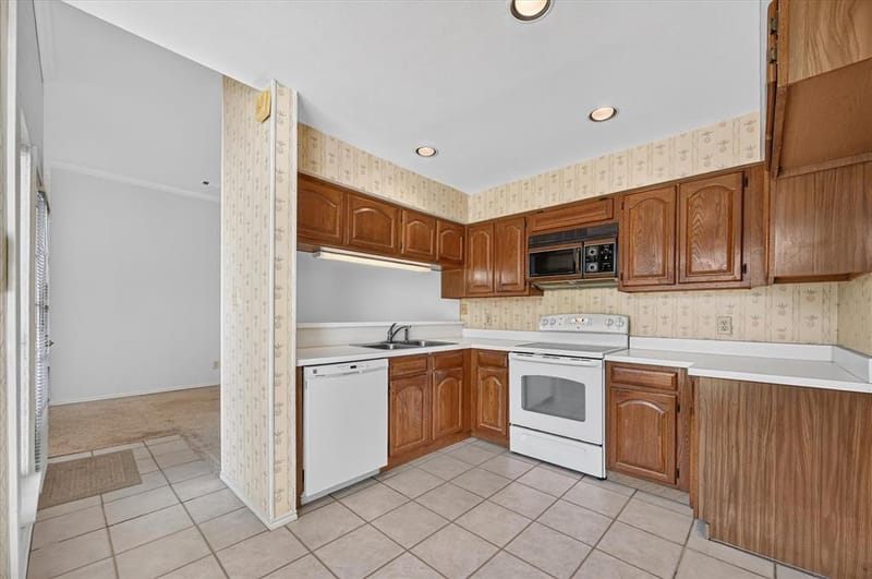 9711 Springtree Lane, Dallas TX 75243 - Photo 16