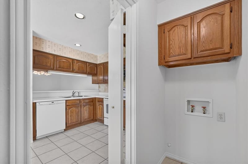 9711 Springtree Lane, Dallas TX 75243 - Photo 19