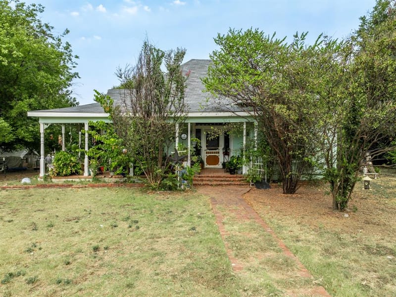 210 S Corporation Street, Hillsboro TX 76645 - Photo 2
