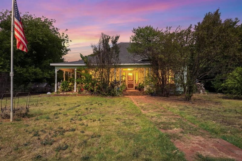 210 S Corporation Street, Hillsboro TX 76645