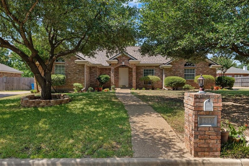 1209 Heatherwood, Hewitt TX 76643 - Photo 2